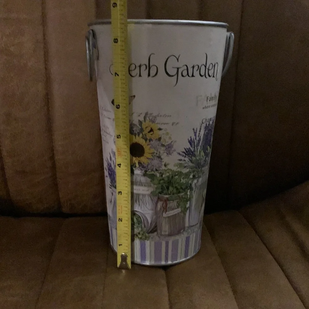 Rustic Tin vase with plastic insert‎